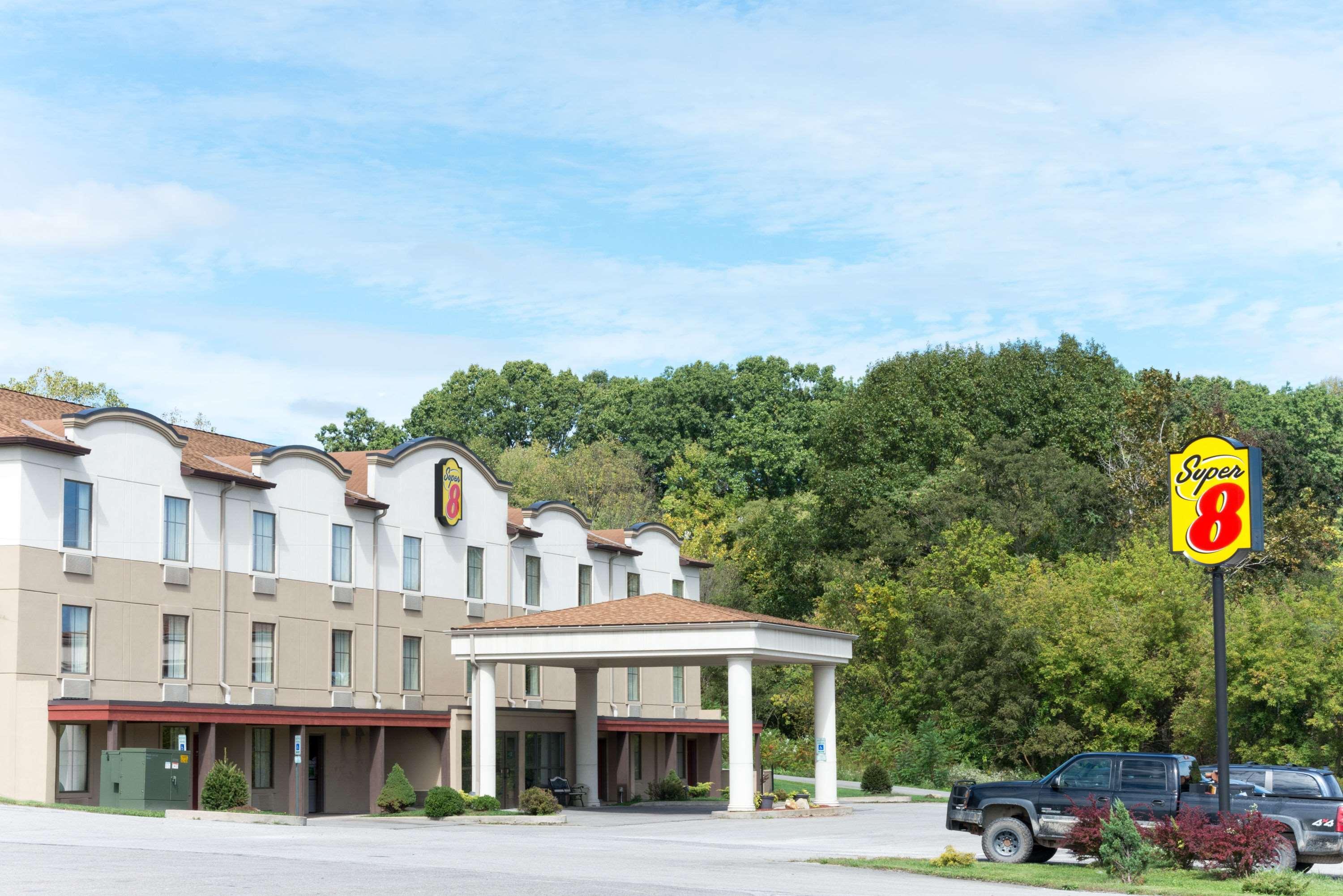 Super 8 By Wyndham Beaver Falls Exteriör bild