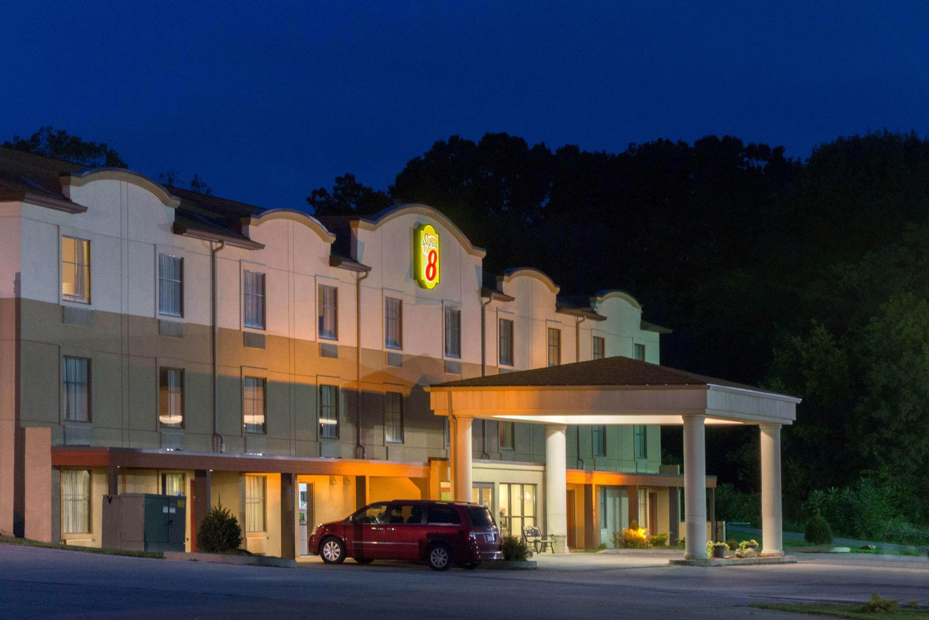 Super 8 By Wyndham Beaver Falls Exteriör bild
